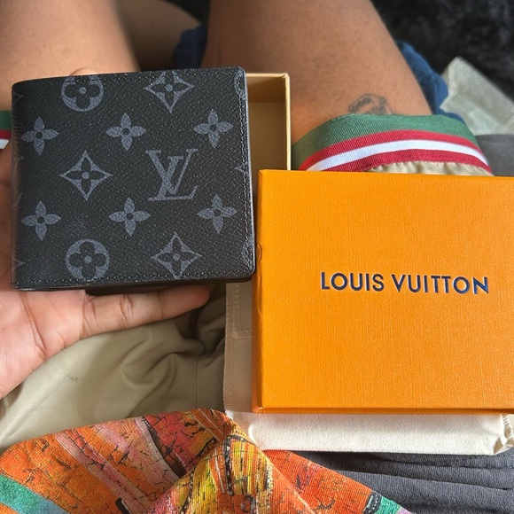 Louis Vuitton Black Key Card Holder Luxurious Design - Picture 1 of 4